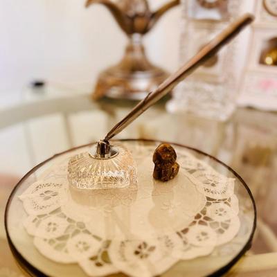 Waterford Pen, clocks, lamp lot