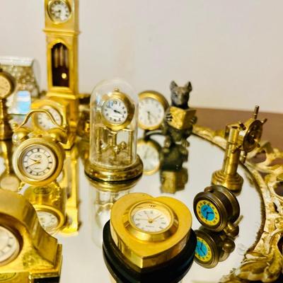 27 clock Mirror Lot