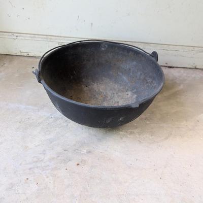 Antique Primitive Cast Iron Hanging Pot 12" (G)