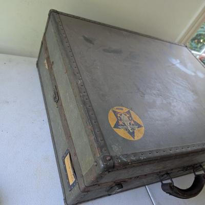 Vintage Case With Leather Handle (G)