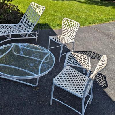 Marked - Vintage "Brown Jordan" Vinyl Strap White Patio Chase Lounge Chair Round Table Chairs & Side Table (G)