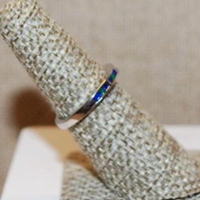 Size 6 Marked .925 Delicate Thin 4 Panel Blue & Green Sections Ring on a Silver Band (1.8g)