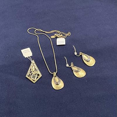 New Lia Sophia Nk 15” w/3” ext, Earring, Slide gold tone