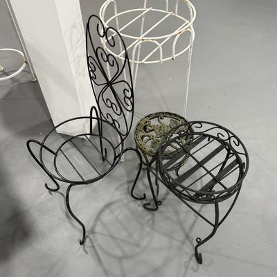 4 pretty garden items/plant stands