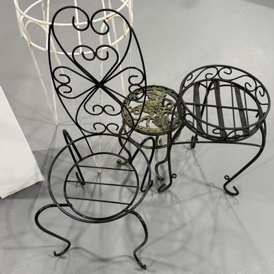 4 pretty garden items/plant stands