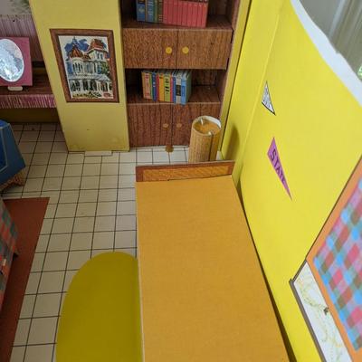 Vintage Barbie's Dream House (G)