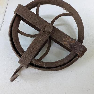 Vintage Cast Iron Barn Hay Pulley With Metal Wheel (G)