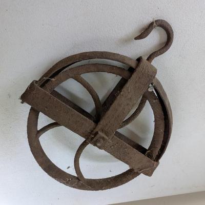 Vintage Cast Iron Barn Hay Pulley With Metal Wheel (G)