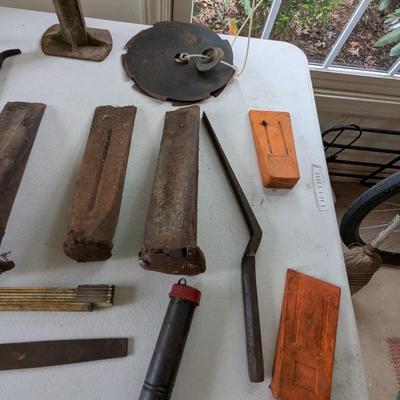Antique Tools Metal Spikes Wedges Cast Iron Auto Screw Bottle Jack Wrenches (G)