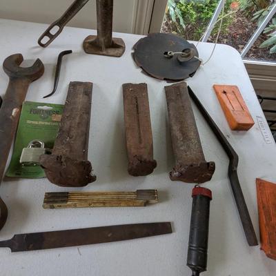 Antique Tools Metal Spikes Wedges Cast Iron Auto Screw Bottle Jack Wrenches (G)