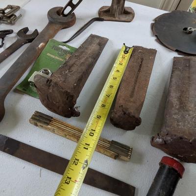 Antique Tools Metal Spikes Wedges Cast Iron Auto Screw Bottle Jack Wrenches (G)