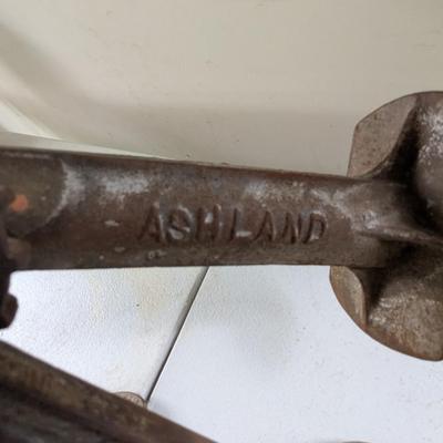 Antique Tools Metal Spikes Wedges Cast Iron Auto Screw Bottle Jack Wrenches (G)