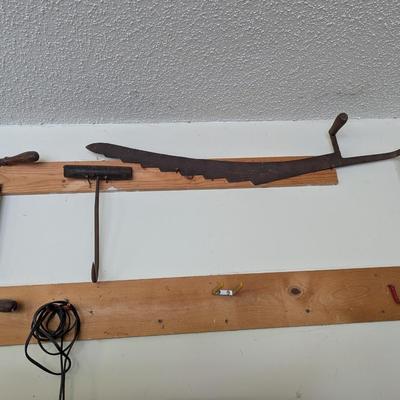 Antique Hay Saw Draw Knife Hay Bale Hook (G)