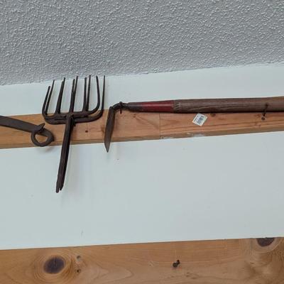 Antique Singletree Fishing Spears (G)