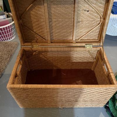 Wicker chest