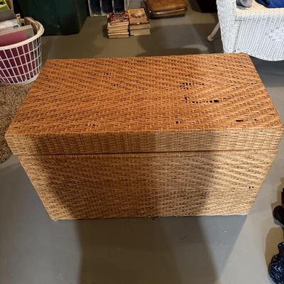 Wicker chest