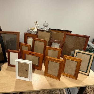 Lot of wood frames