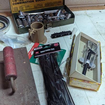 Assortment Of Hand Tools Includes 3 1/2" Vise (TR)