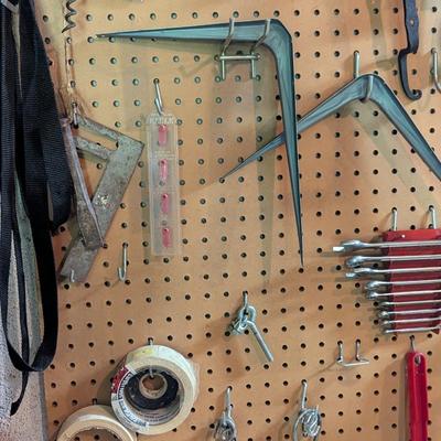 Assortment Of Hand Tools Includes 3 1/2" Vise (TR)