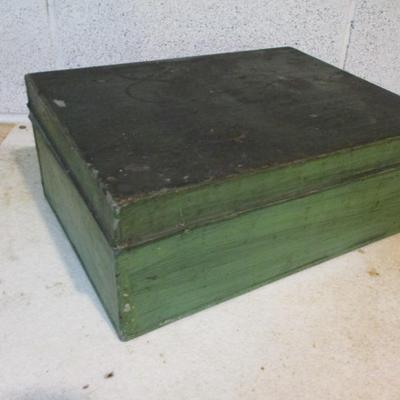 Antique Metal Box With Shoe Cleaning Supplies (TR)