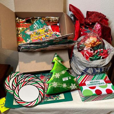 Lot 71 Christmas Decor too