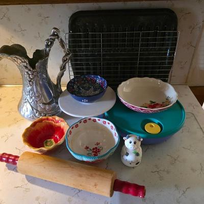 Kitchen Lot - Silver pitcher, colored bowls, Tupperware