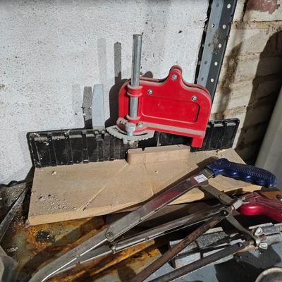 Assorted Saws & Hand Tools (G-JS)