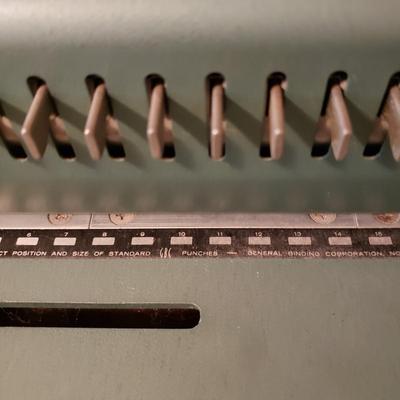 GBC Binding Machine, Plastic Binding Combs and More (G-KD)