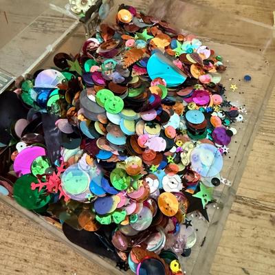 Table Loom and Other Craft Supplies (LR-BM)