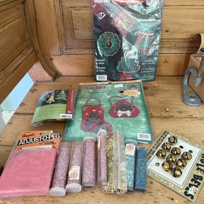 Table Loom and Other Craft Supplies (LR-BM)