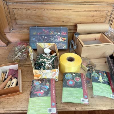 Table Loom and Other Craft Supplies (LR-BM)