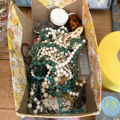 Table Loom and Other Craft Supplies (LR-BM)