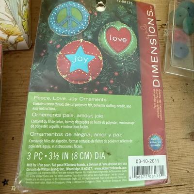 Table Loom and Other Craft Supplies (LR-BM)