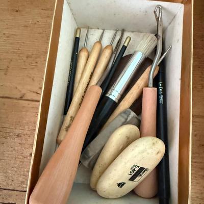 Table Loom and Other Craft Supplies (LR-BM)