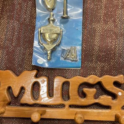 Gold decor and mugs holder