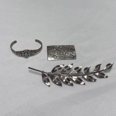 Mercury Dime Pendant, Sterling Jewelry, and Other Decorative Accessories (ST-DZ)