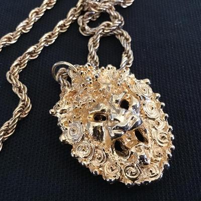 Sale Photo Thumbnail #2: Pendant is in wonderful Condition