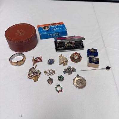 Vintage Folding Sports Glasses and Other Collectibles (ST-DZ)