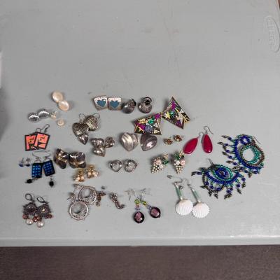 Collection of Complimentary Earrings (ST-DZ)