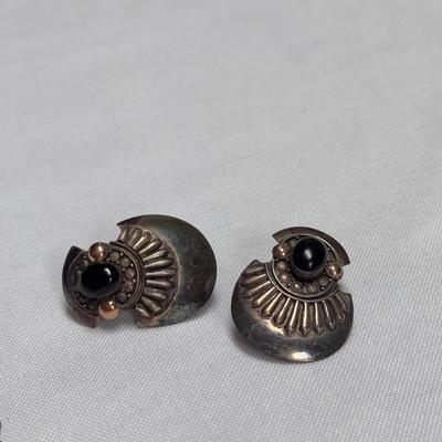 Collection of Complimentary Earrings (ST-DZ)