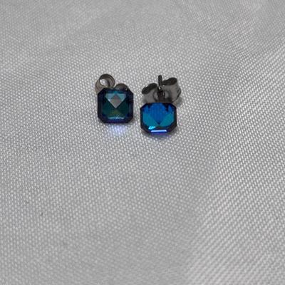 Collection of Complimentary Earrings (ST-DZ)