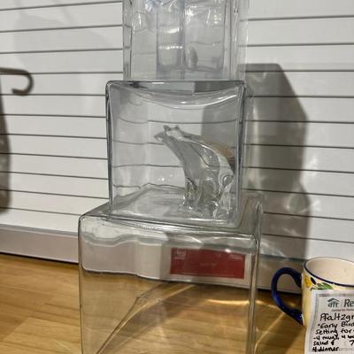 Polar bear glass sculpture
