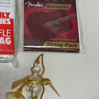 Guitar strings, laundry bag with hummingbird