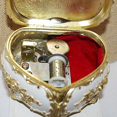 Heart Shape HINGED Trinket/Music Box Combo 3 ¾" L x 3½" W x 2¼" H -- Plays "HAPPY BIRTHDAY" -- "The San...