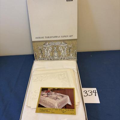 Vintage Tablecloth Set