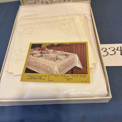 Vintage Tablecloth Set