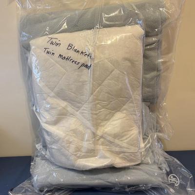 Twin Blanket and Mattress Pad