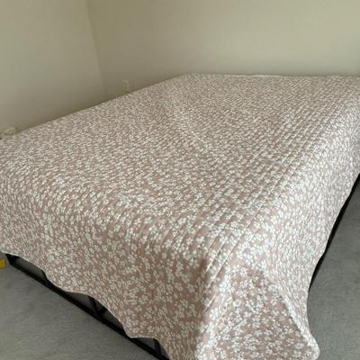 Pretty pink and white queen quilt
