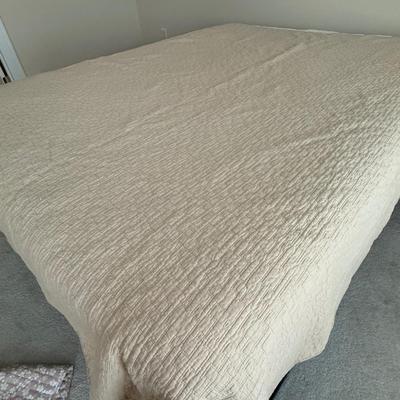Pretty like new beige quilt, queen size