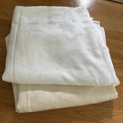 Cream and white tablecloths, 98” and 115”